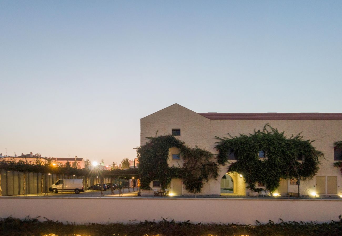 Fachada dos apartamentos vista por drone 